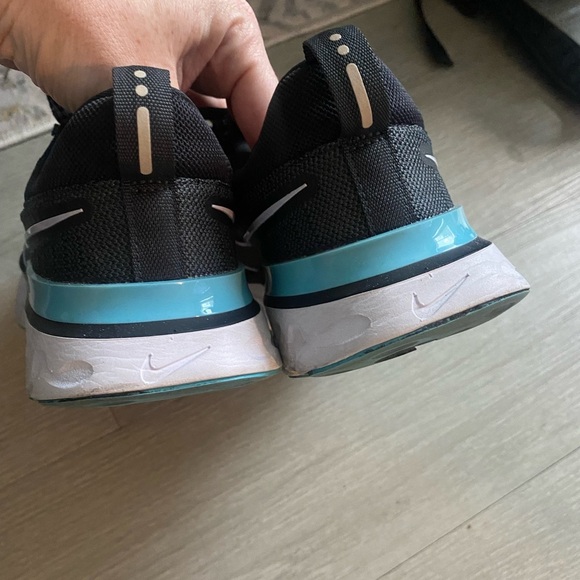 Nike shoes - Picture 4 of 6